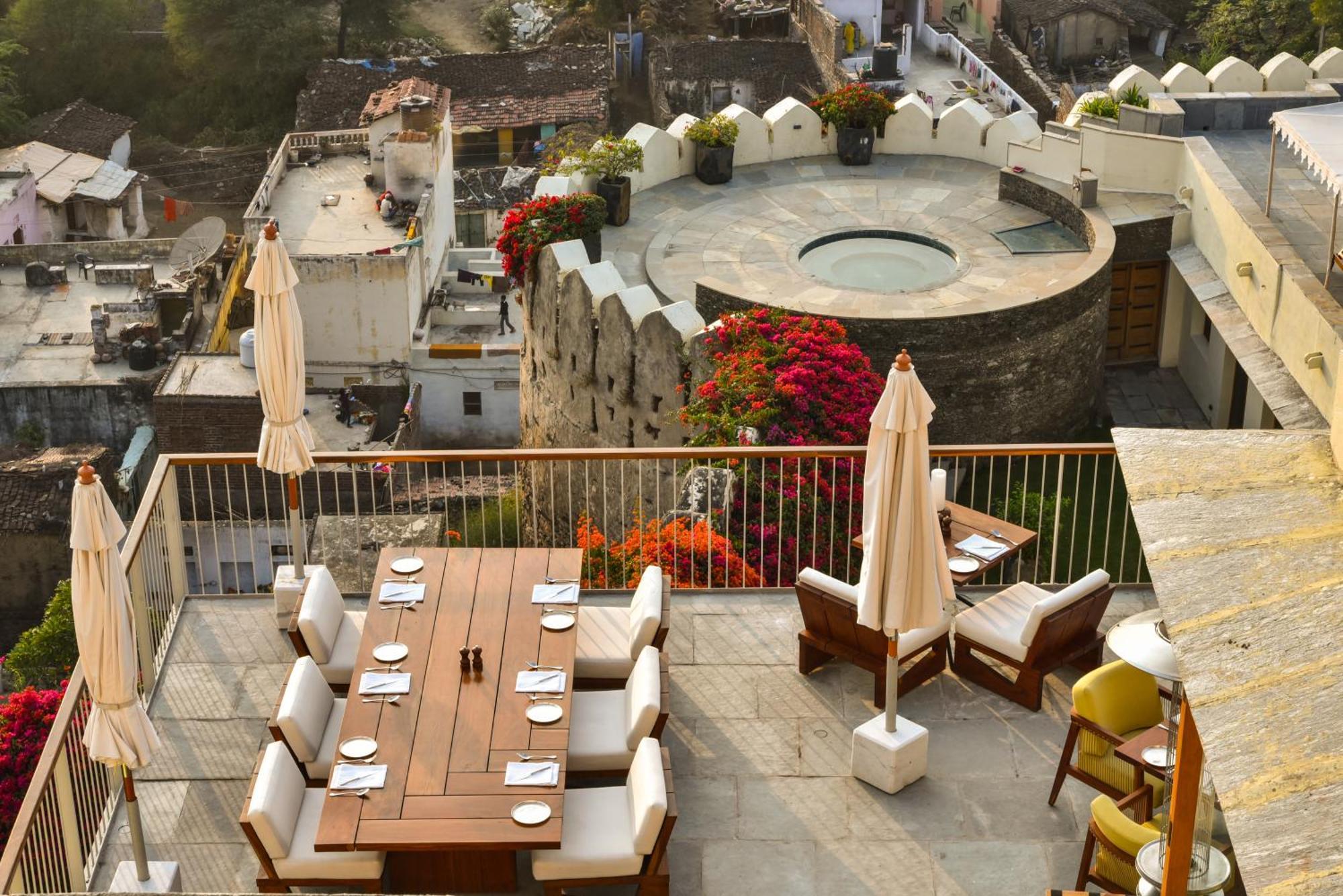 Raas Devigarh Hotel Delwara Exterior photo
