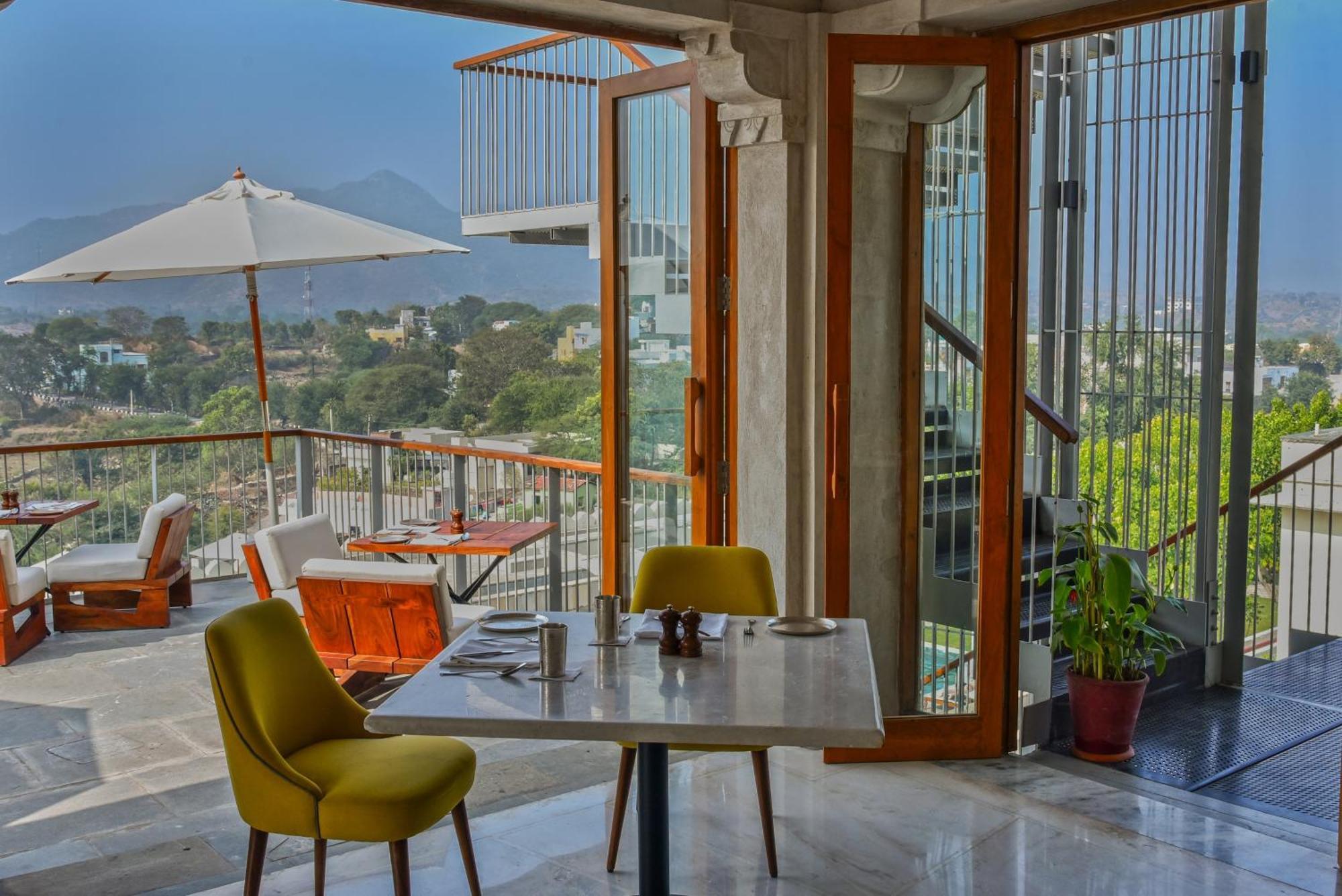 Raas Devigarh Hotel Delwara Exterior photo