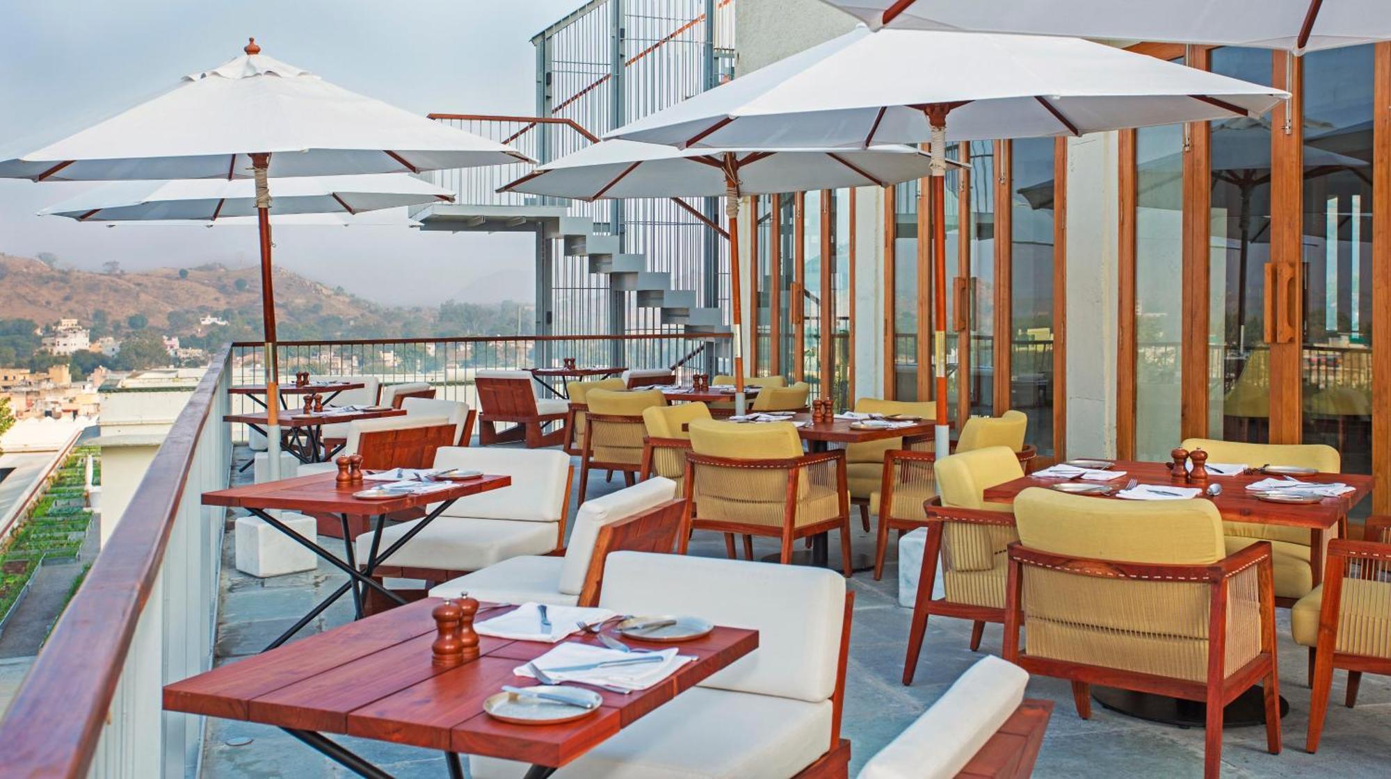 Raas Devigarh Hotel Delwara Exterior photo
