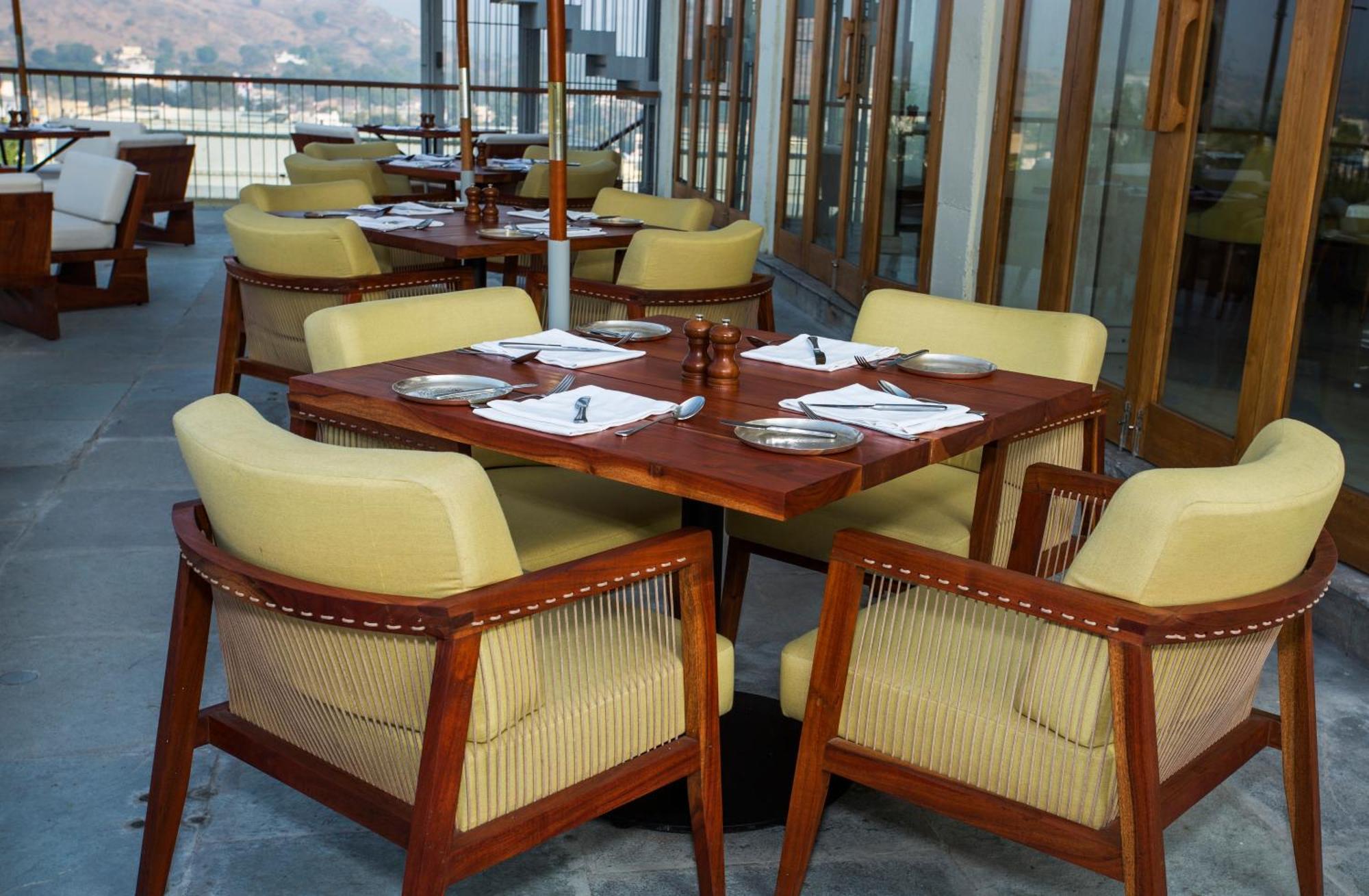Raas Devigarh Hotel Delwara Exterior photo