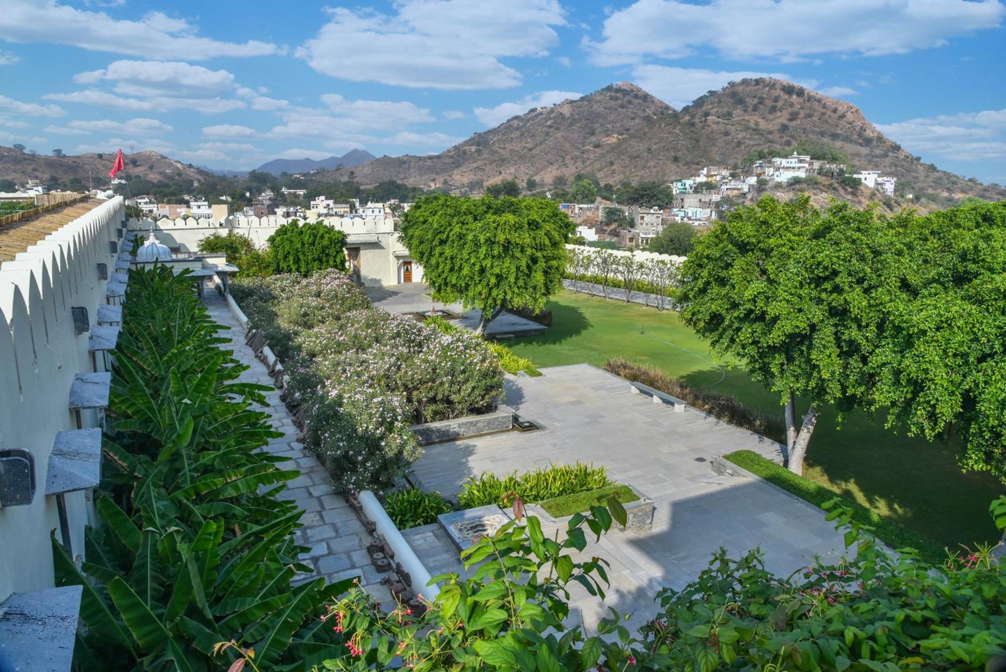 Raas Devigarh Hotel Delwara Exterior photo