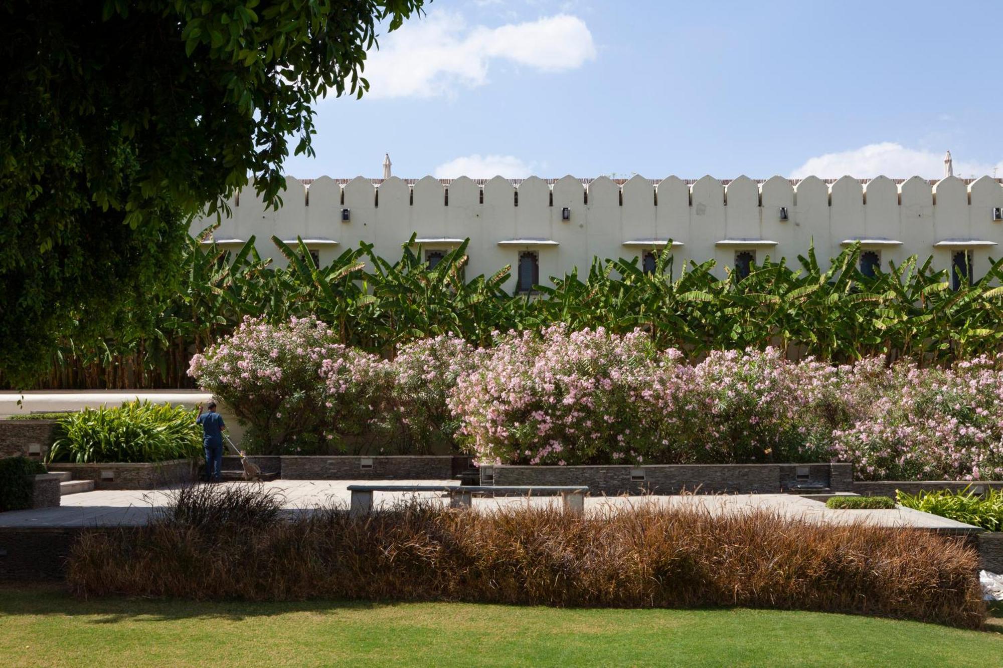 Raas Devigarh Hotel Delwara Exterior photo