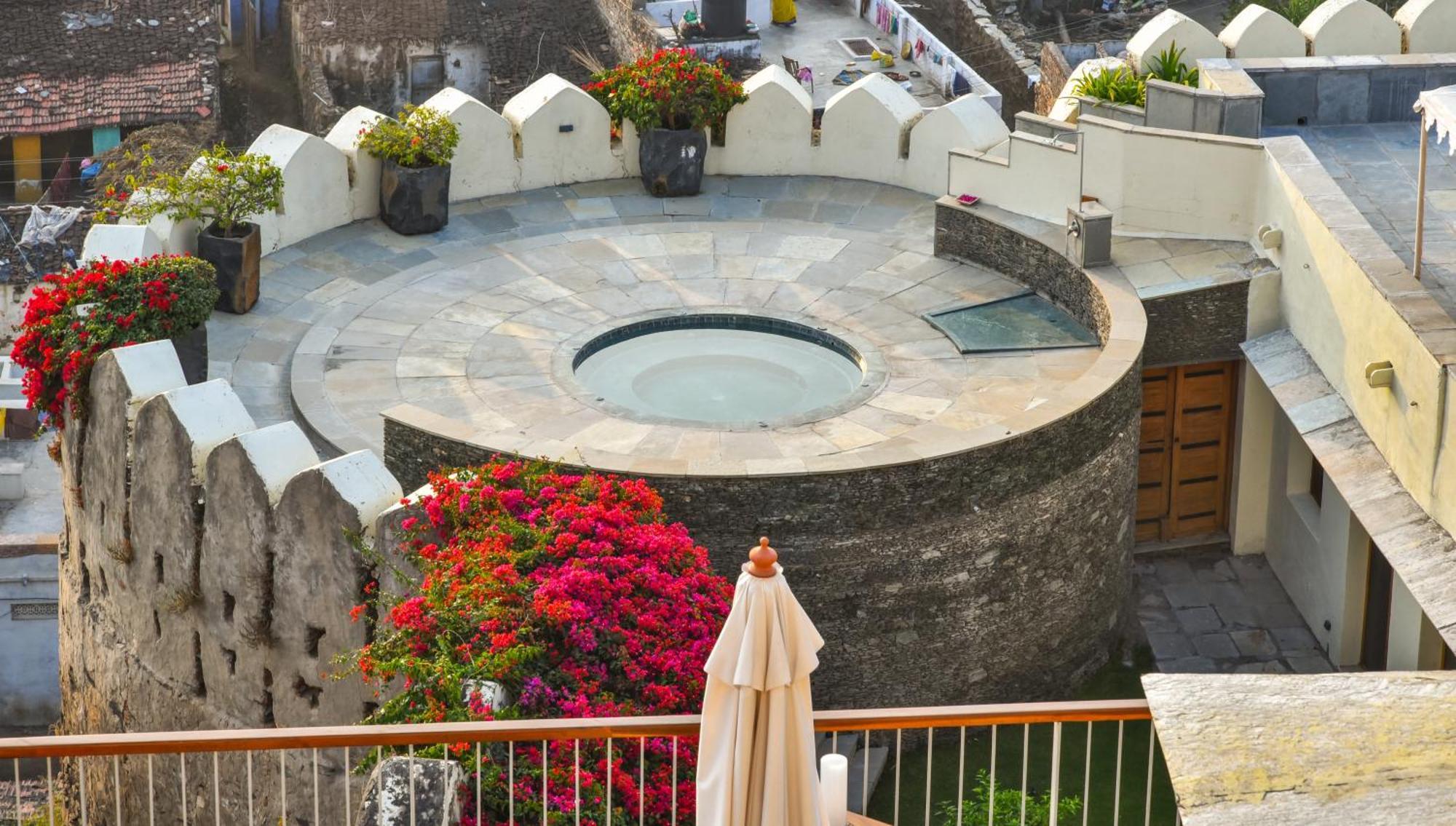 Raas Devigarh Hotel Delwara Exterior photo
