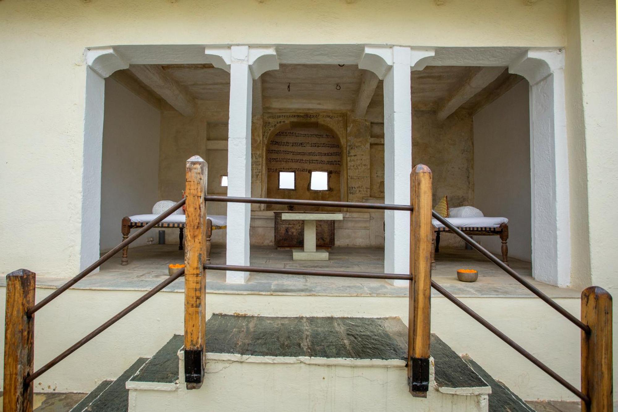 Raas Devigarh Hotel Delwara Exterior photo