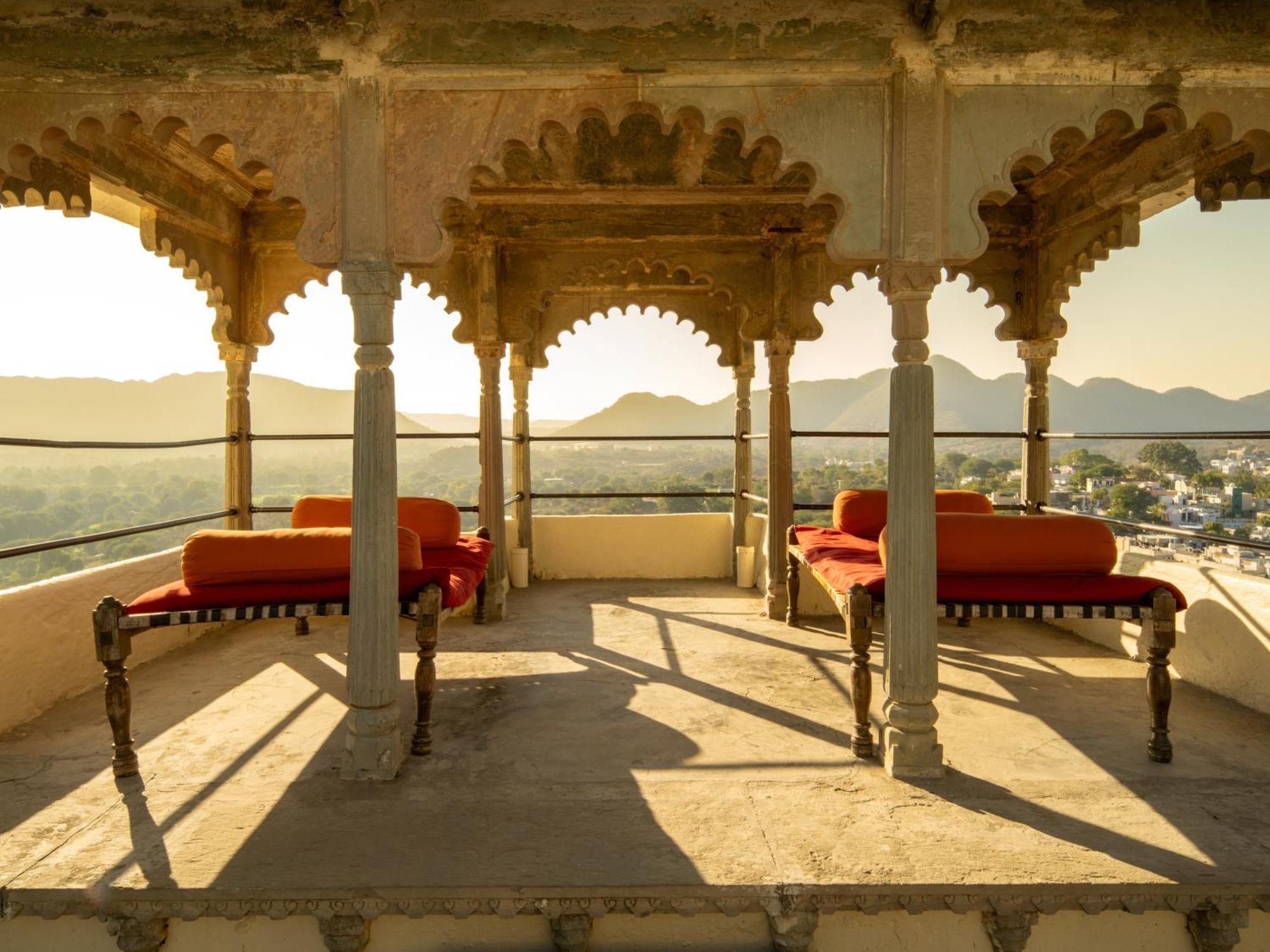Raas Devigarh Hotel Delwara Exterior photo