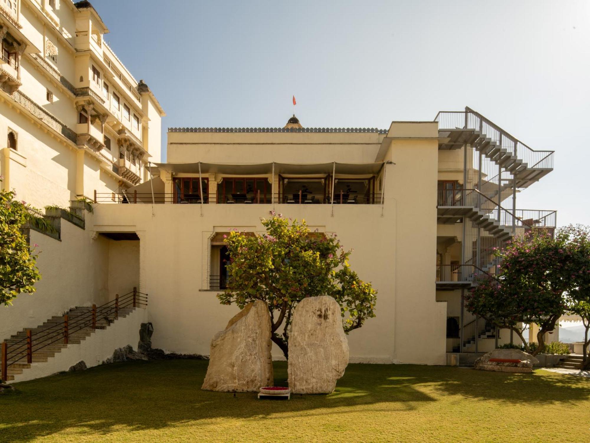 Raas Devigarh Hotel Delwara Exterior photo