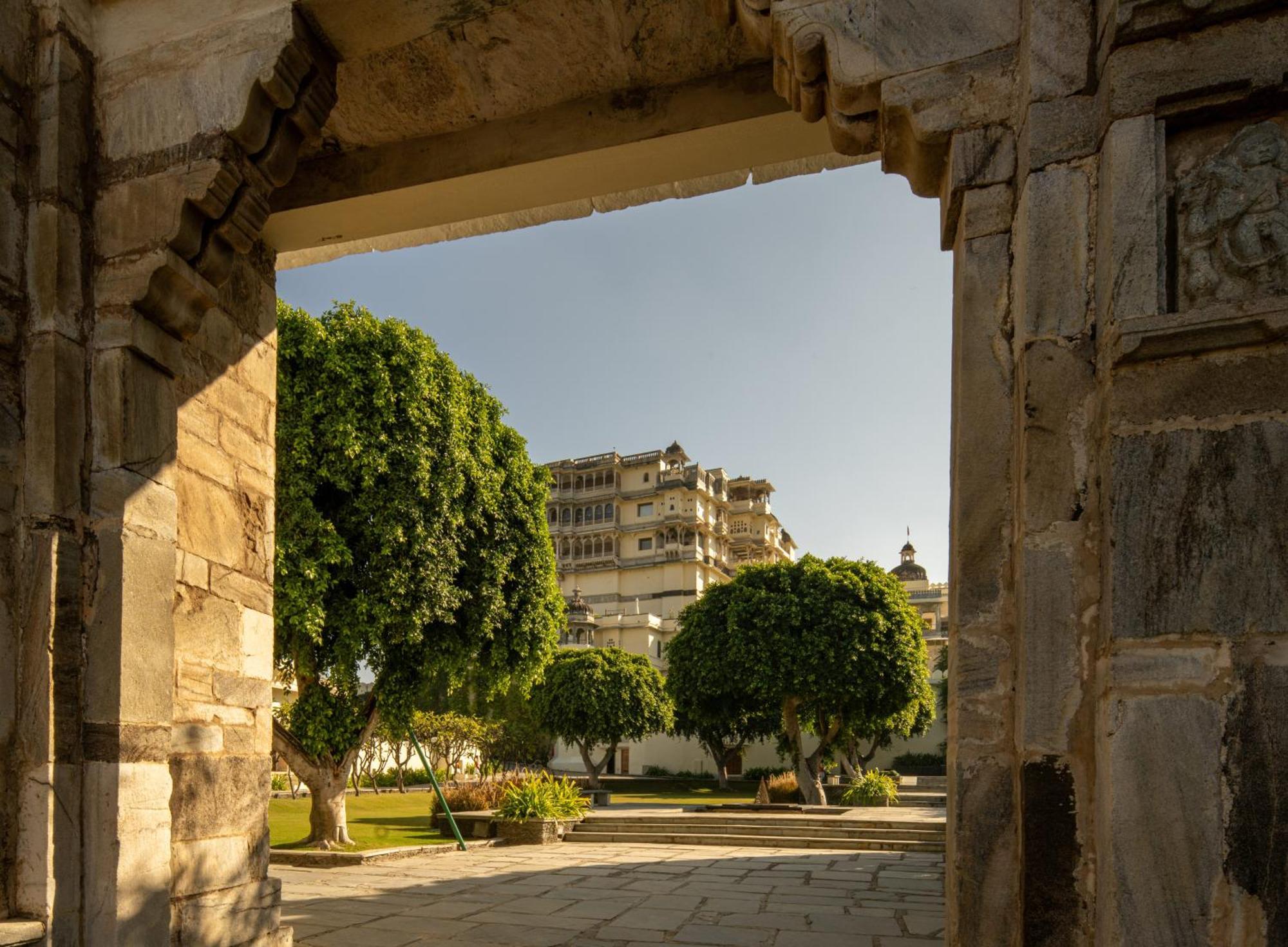 Raas Devigarh Hotel Delwara Exterior photo