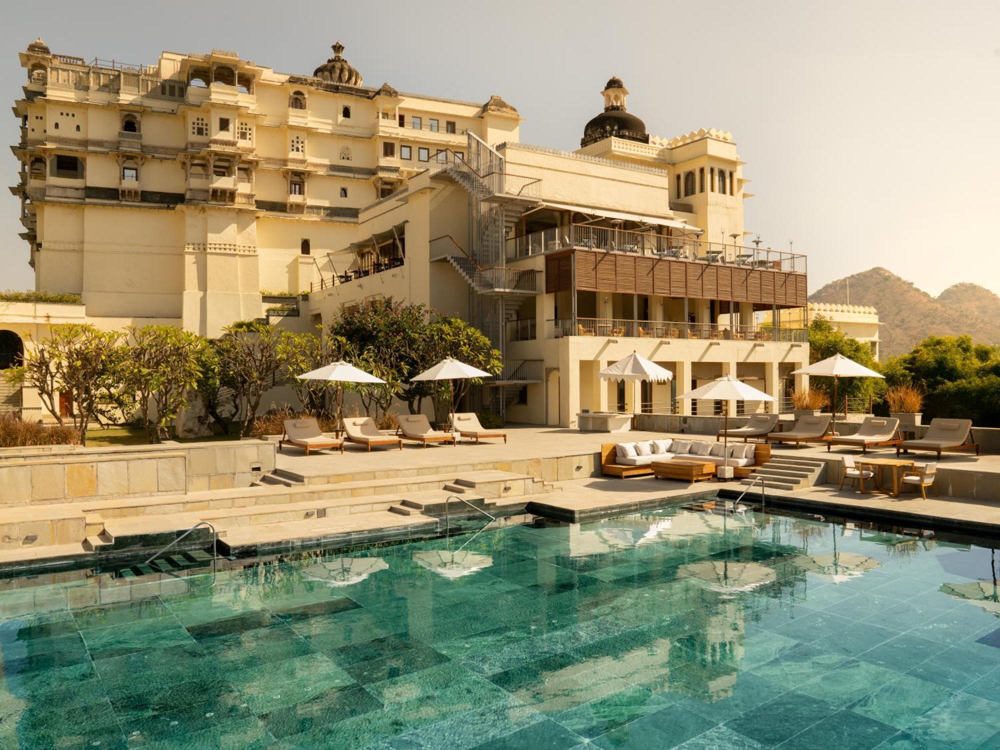 Raas Devigarh Hotel Delwara Exterior photo