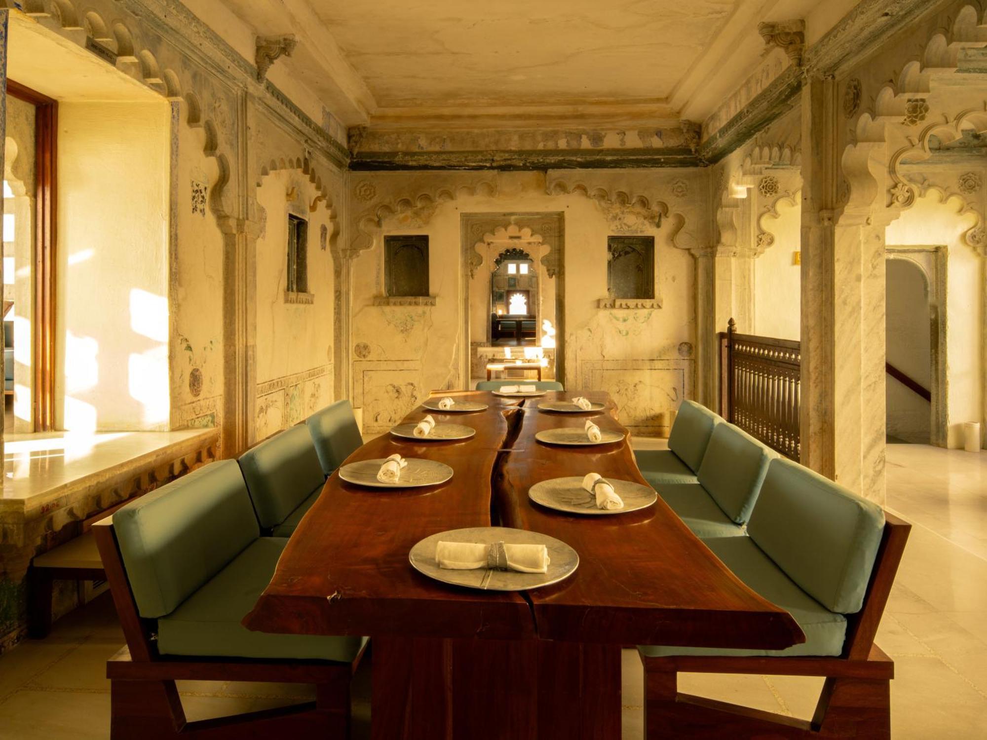 Raas Devigarh Hotel Delwara Exterior photo