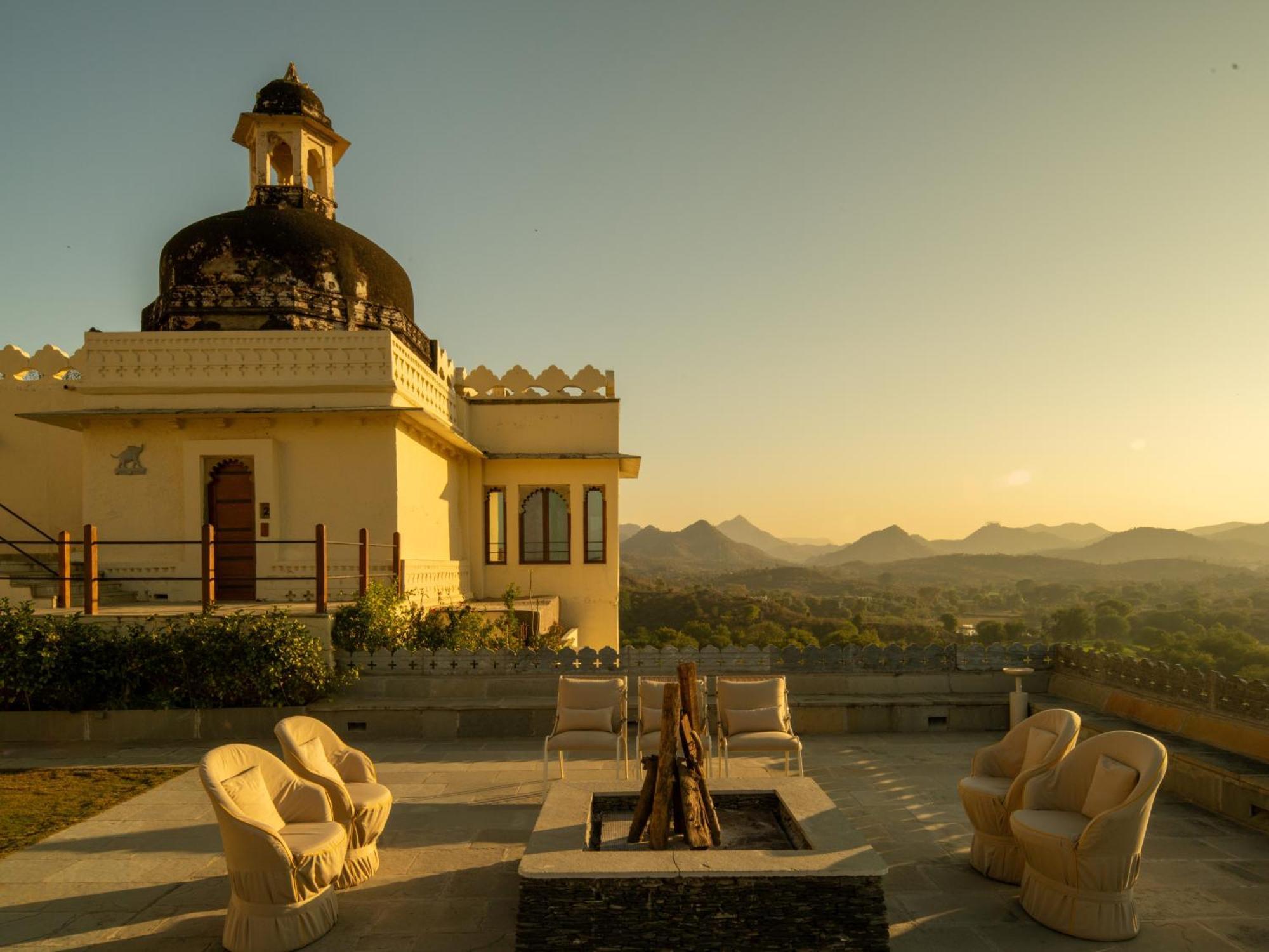 Raas Devigarh Hotel Delwara Exterior photo